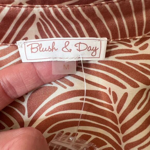 New W/ Tags Blush & Day Medium Silky Long-Sleeve Botanical Print Blouse - Picture 6 of 13